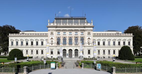 Hauptgebäude Uni Graz CC-by-sa-C.Stadler/Bwag
